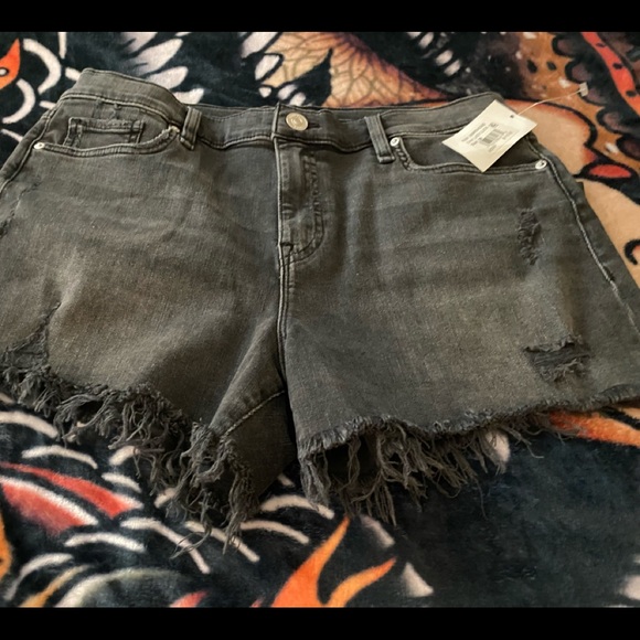 Hudson Gemma Shorts - Picture 10 of 10